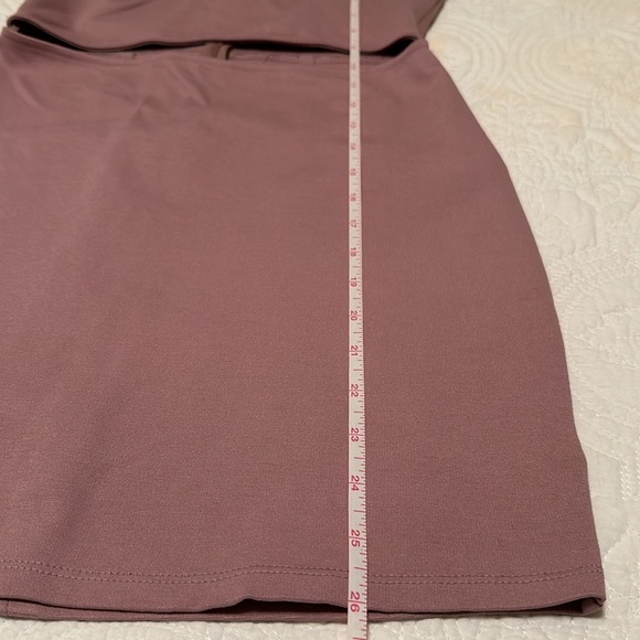 NWT UO Silence + Noise Off-The-Shoulder Slashed Ponte Mini Dress in Mauve Size S - Picture 9 of 16